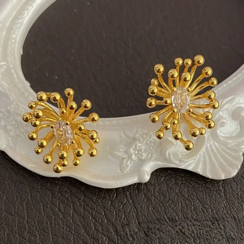 Женские серьги-гвоздики в виде фейерверка