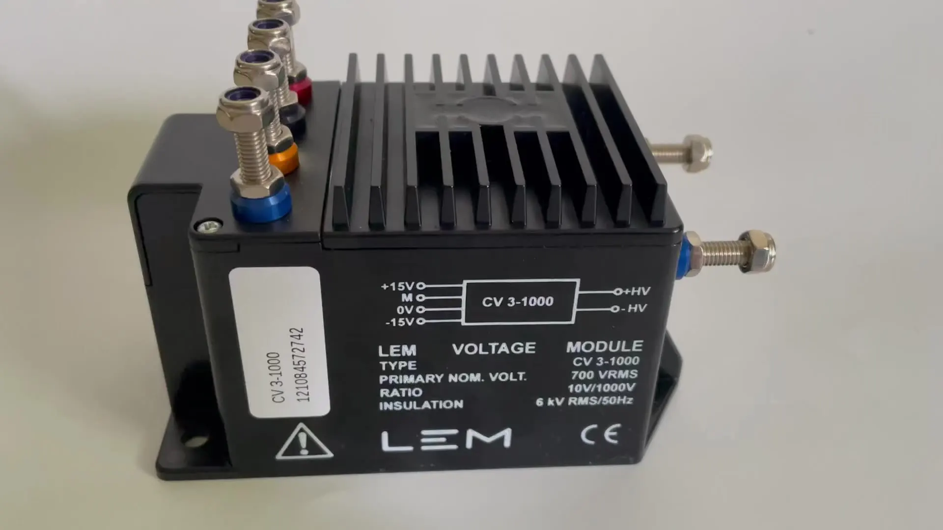 

CV3-1000 новый оригинальный датчик напряжения