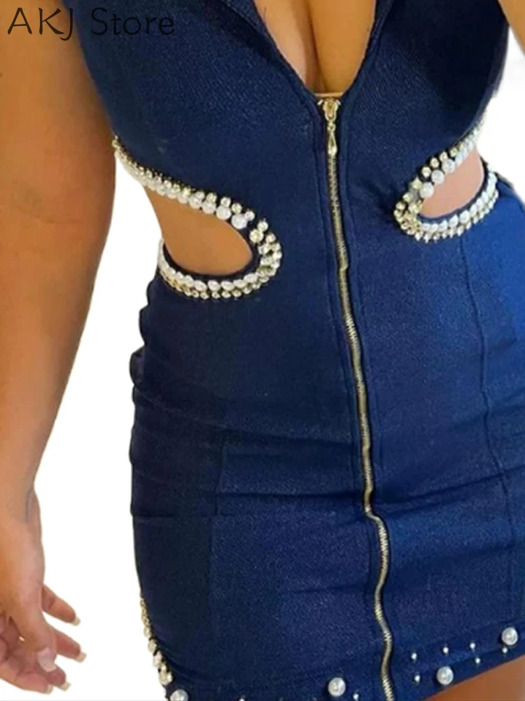 Женское джинсовое платье с вырезами