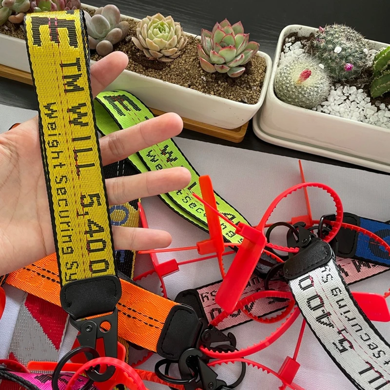 

Off 2022 New yellow and white colour Keychain European and American Trend Brand Jeans With Wrist Camera Lanyard Key Ring Gift