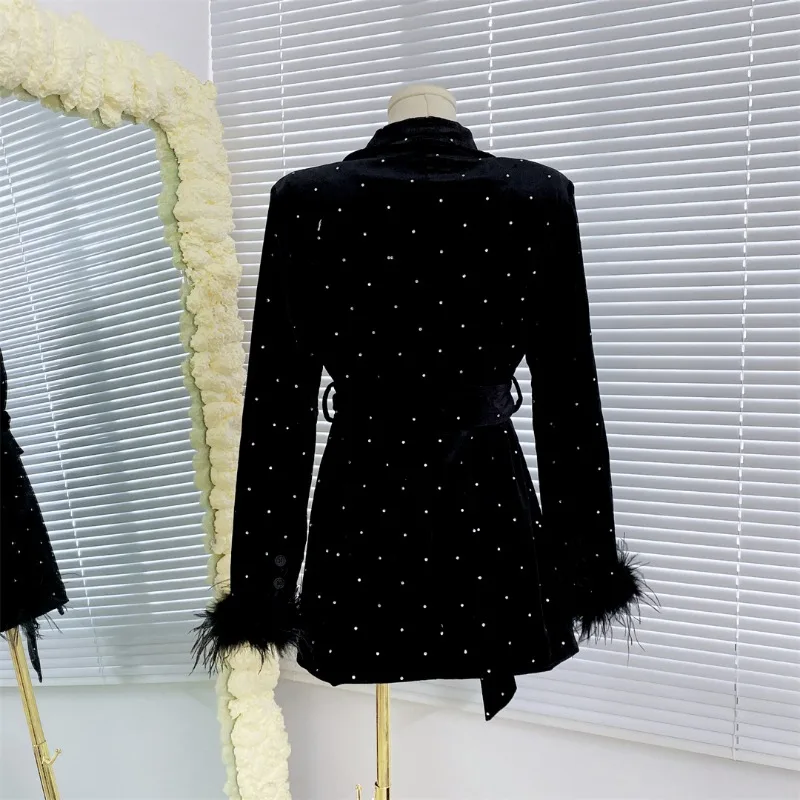 Женский приталенный блейзер с имитацией страусиных волос и длинным рукавом