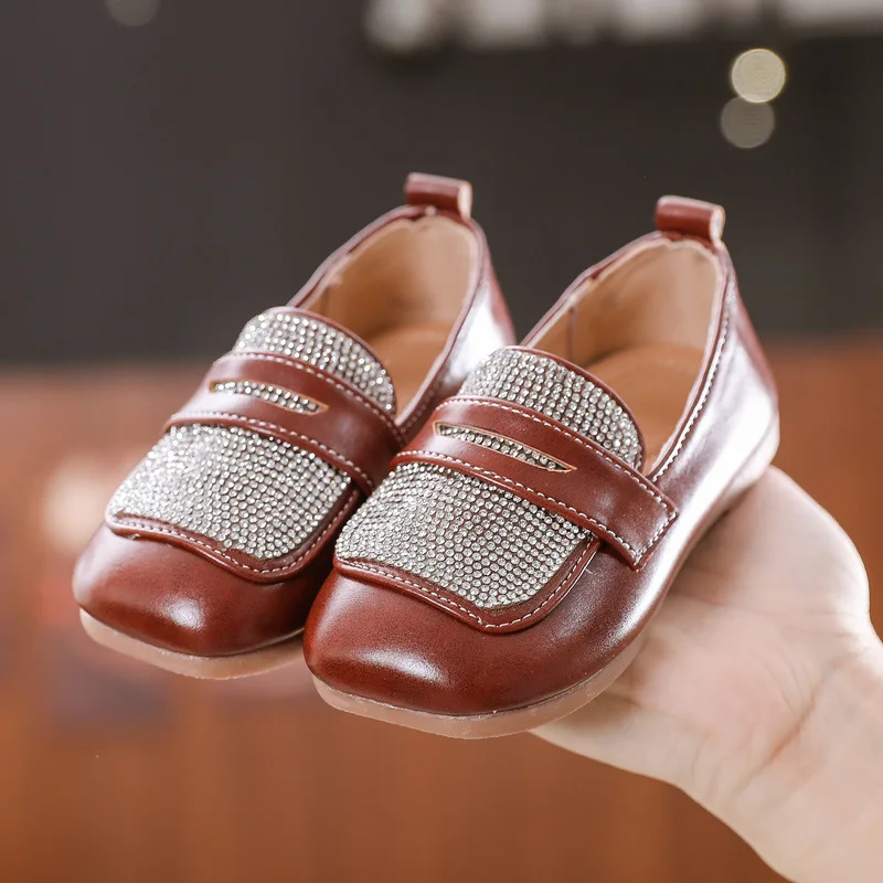 

Мокасины с квадратным носком и стразами для девочек и мальчиков