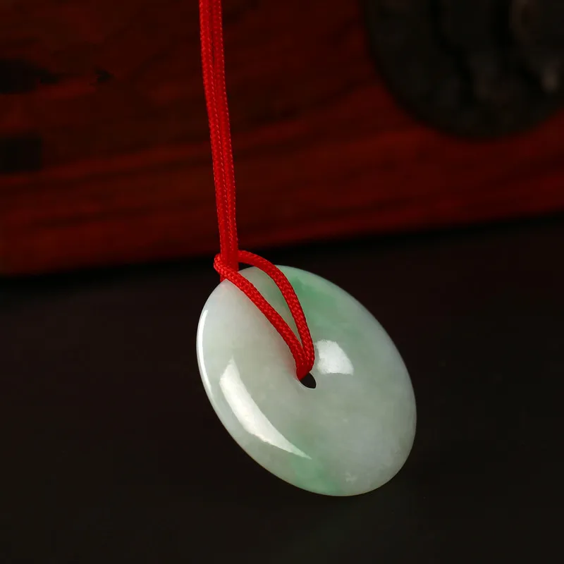 

Natural Myanmar jadeite A goods, ice waxy seed, bean green, safety buckle, women's pendant