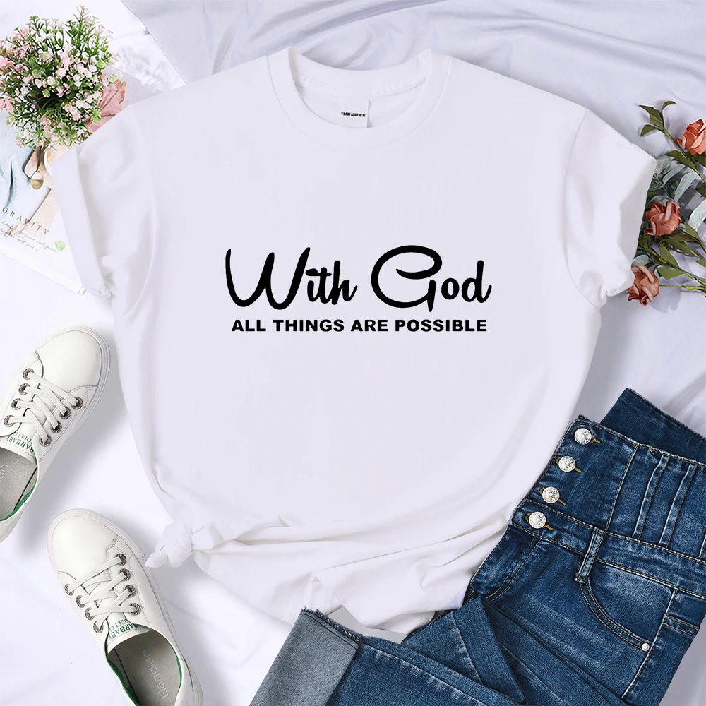 Женская летняя футболка с надписью Богом все возможные вещи |