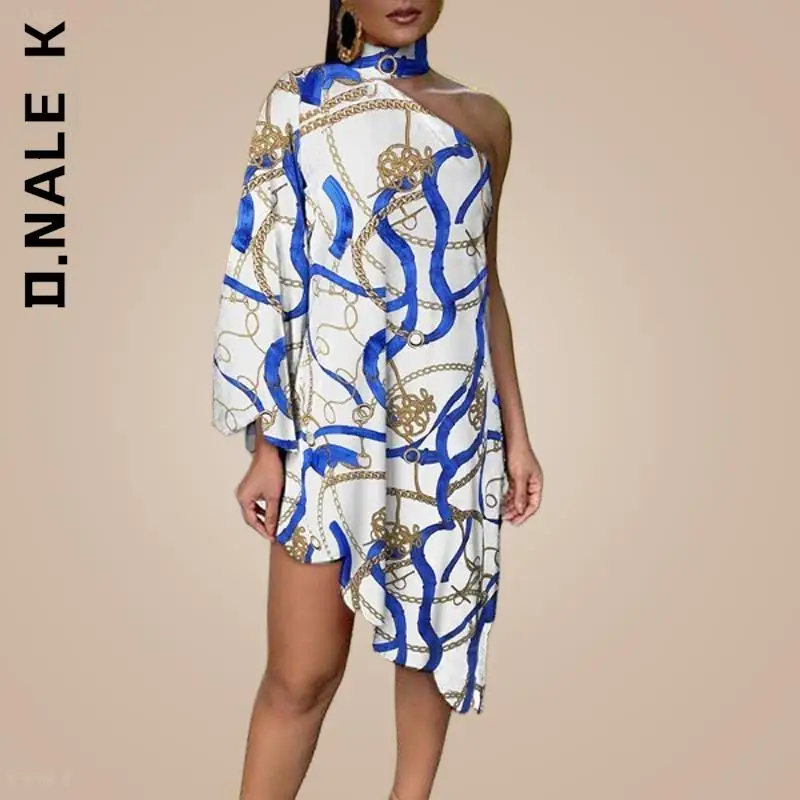 

Женское платье с длинным рукавом и лямкой на шее