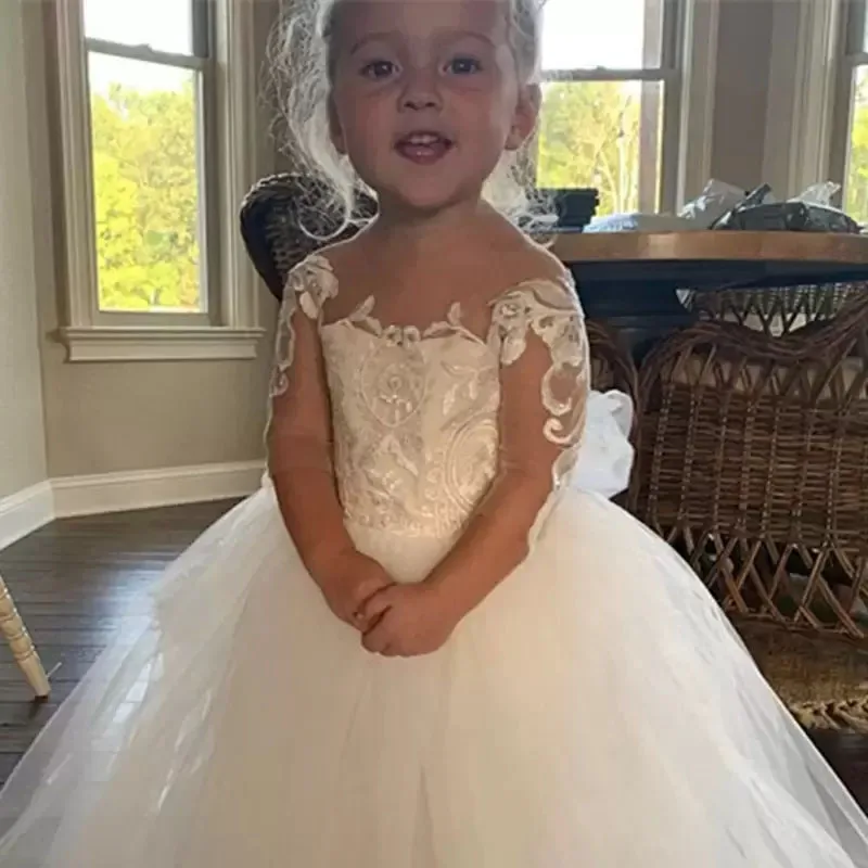 

Ivory Lace Applique Flower Girl Dress 2022 Illusion Backless Pearl Beading Kid Communion Dress Long Train Tulle Layers Ball Gown