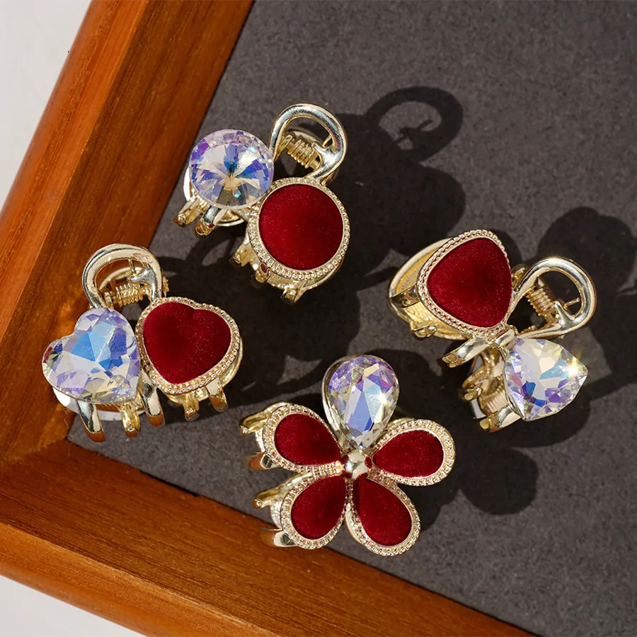 2024 Красная Блестящая металлическая мини-заколка в виде маленькой акулы женская