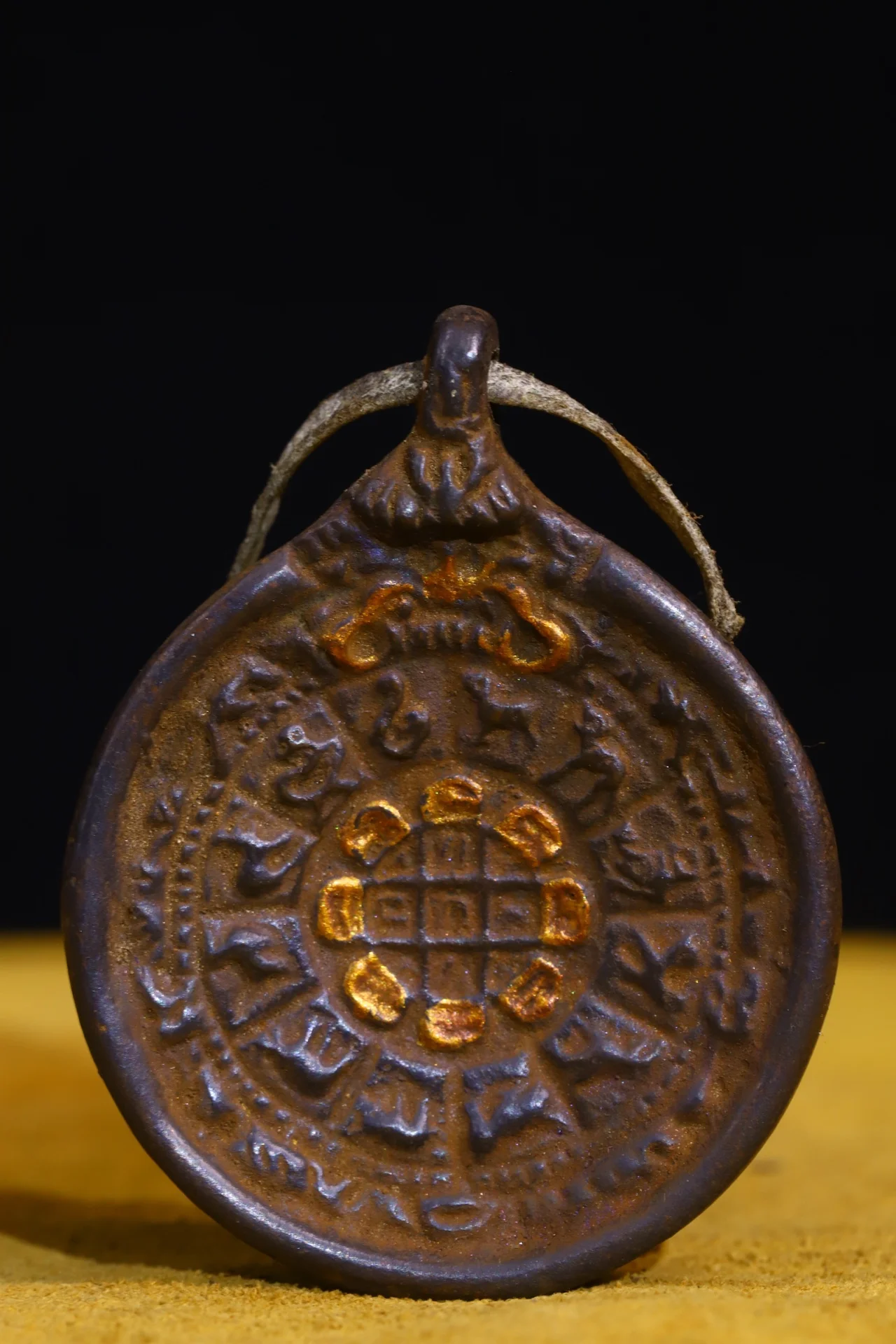 

CHina Elaboration Old Tibet Bronze Hand Made Chiseling Nine Palaces And Eight Trigrams Metal Crafts Home Decorate #7