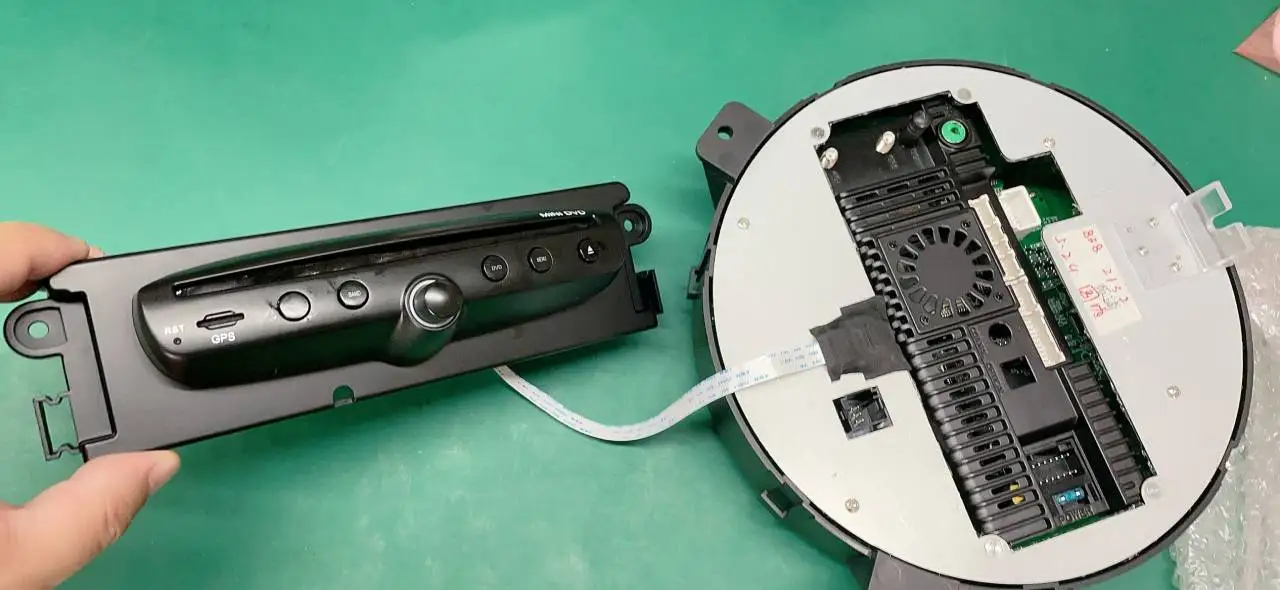 

Черный проигрыватель для замены черного cd-плеера BMW mini (не продается отдельно)