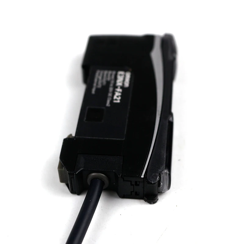 E3NX-FA21 фотоэлектрический датчик Интеллектуальный цветной волоконно-оптический