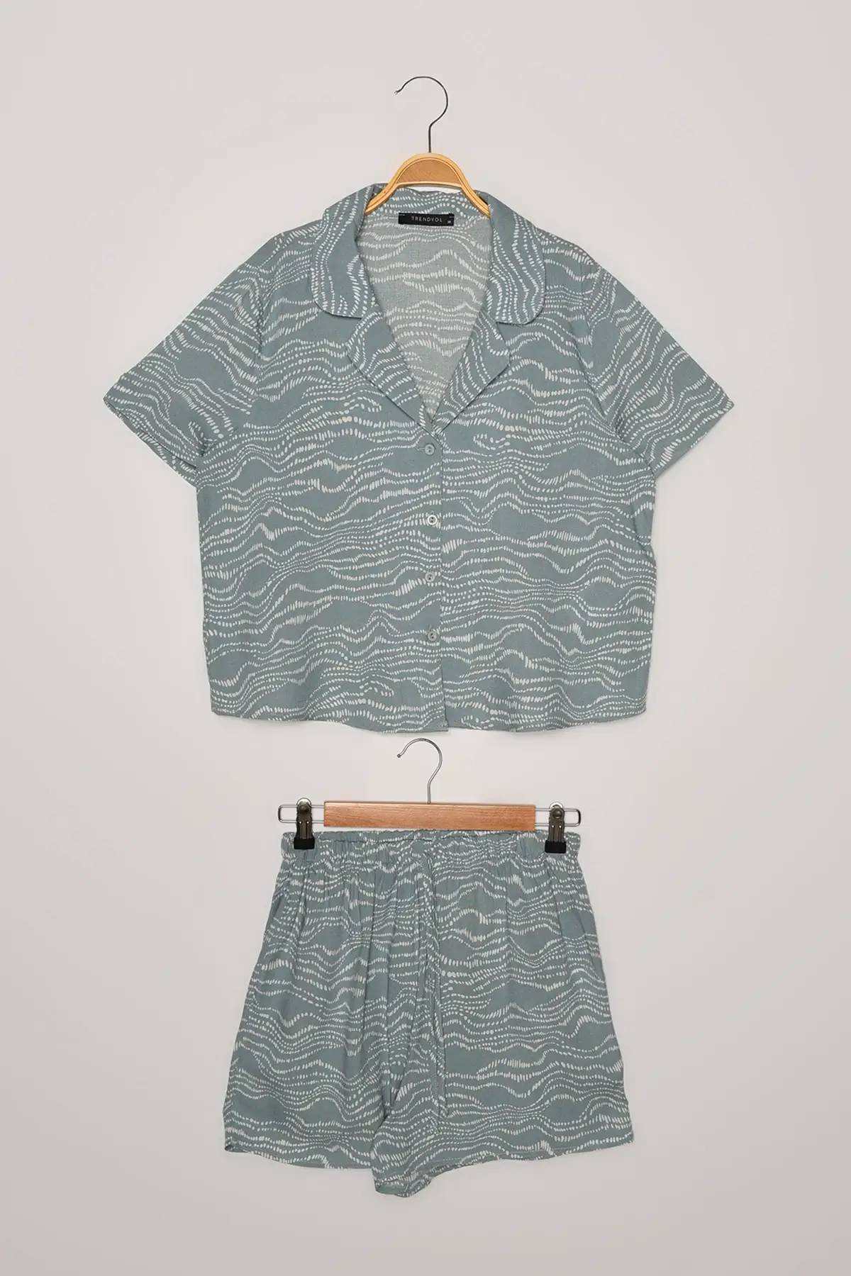 

Trendyol Floral Woven Pajamas set THMSS21PT1490