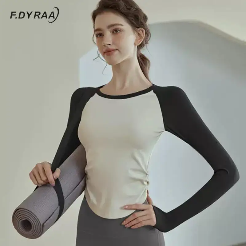 

F.DYRAA Women Contrast Yoga Shirts Round Neck Long Sleeve Slim Top Side Pleated Gym Running Shirts With Thumb Holes Fitness Wear