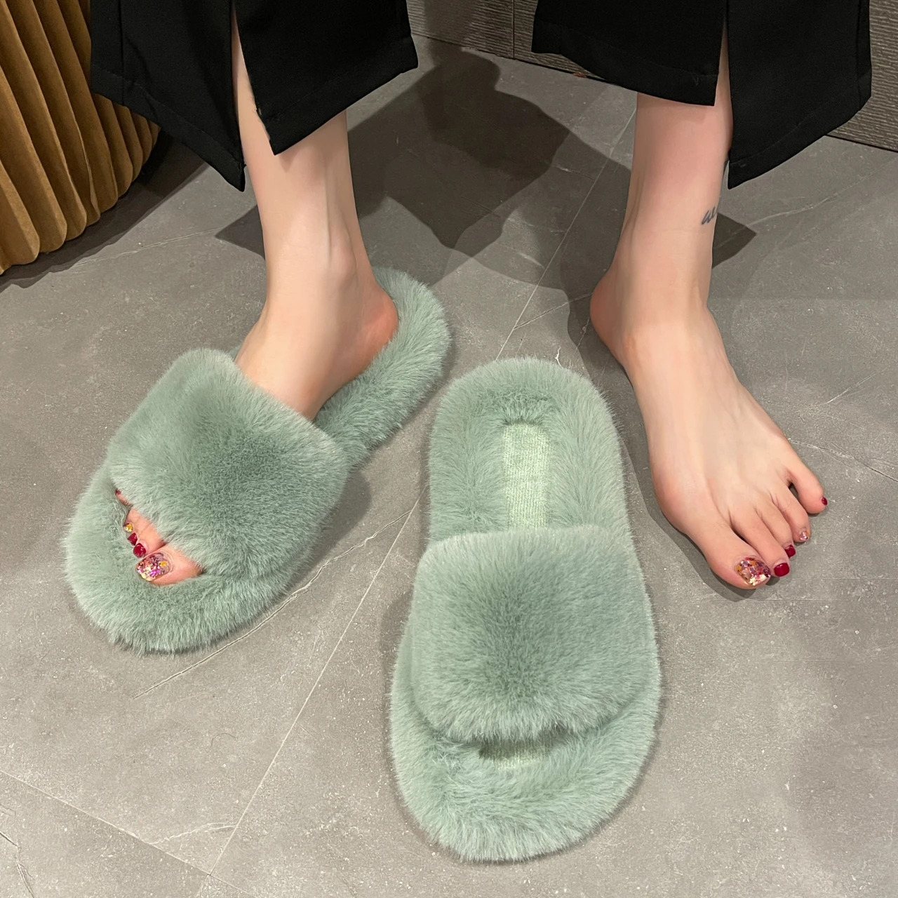 

Home Slippers Women's Flat Shoes Female Luxury Slides Low Flock Fur Flip Flops Pantofle Massage Designer Plush 2022 with fur Rub