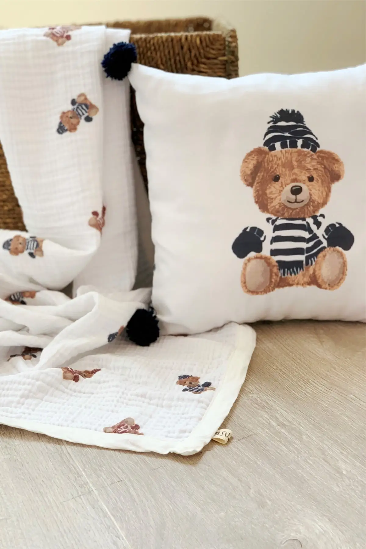 Vintage Bear Organic Cotton Pillow decorate & 4 Floor Müslin Blanket Baby Gift Mother Child