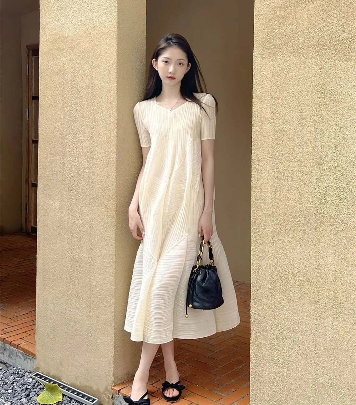 

Платье ALSEY Miyake Y2k, плиссированное женское платье, нишевое дизайнерское свободное тонкое однотонное платье без рукавов, элегантное женское платье 2023