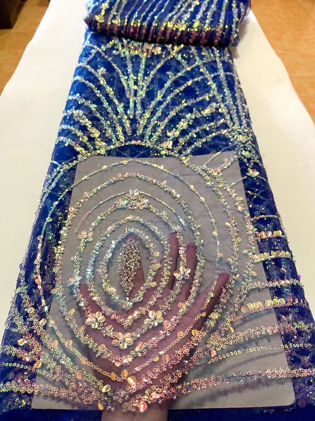 

Королевский синий африканский кружевной материал с блестками 2023 Высококачественная французская последовательность и жемчужная Тюлевая ткань для свадебных платьев