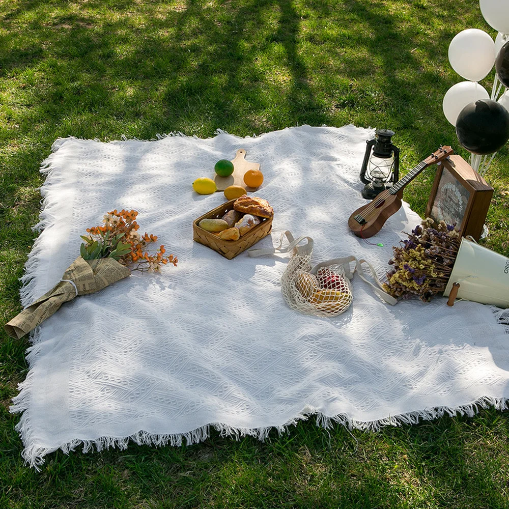 

1x Outdoor Picnic Mat Knitted Soft Tassel Nap Sofa Blanket Multifunctional All-inclusive Sofa Cover Dustproof Tablecloth