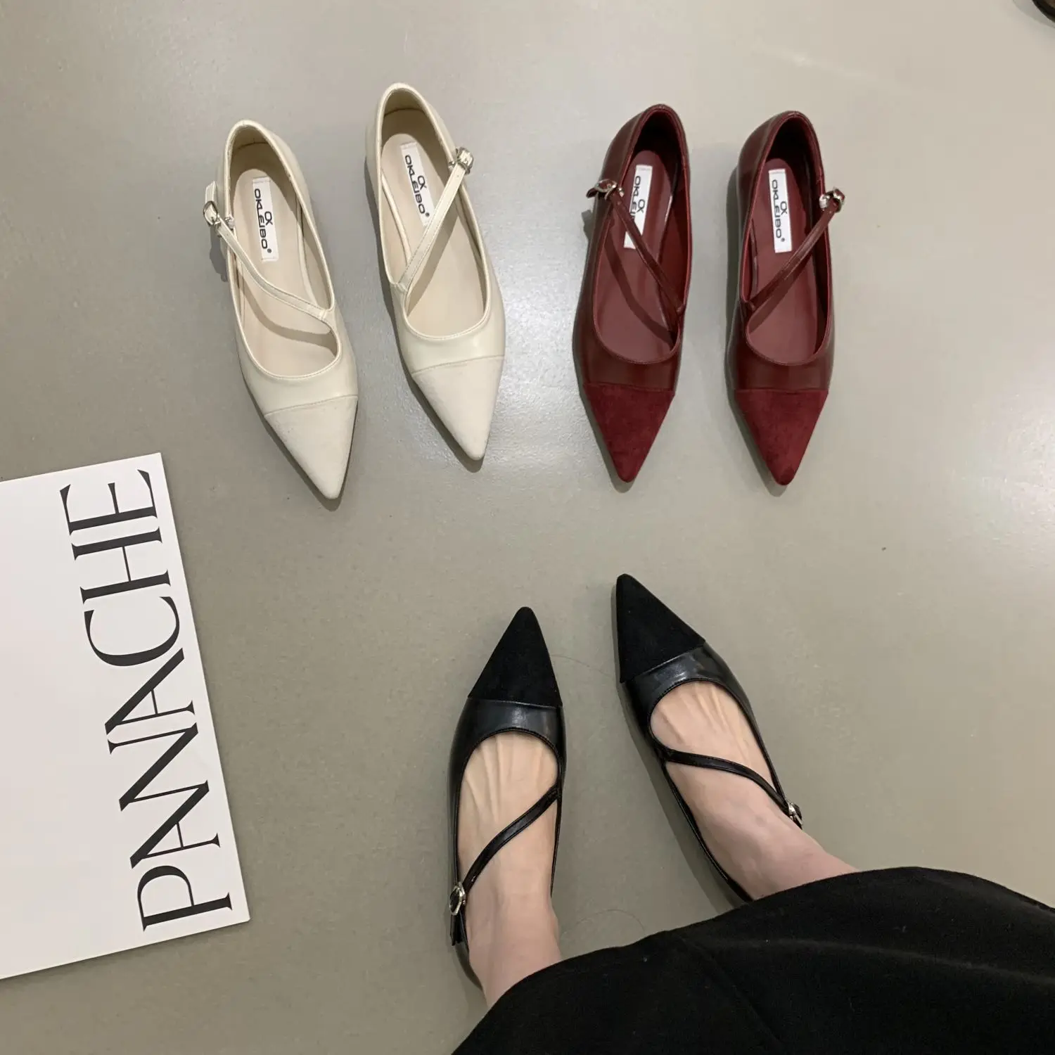 

2023Red pointy shoes women's design sense soft bottoming beans with skirt women shoes flat shoes women
