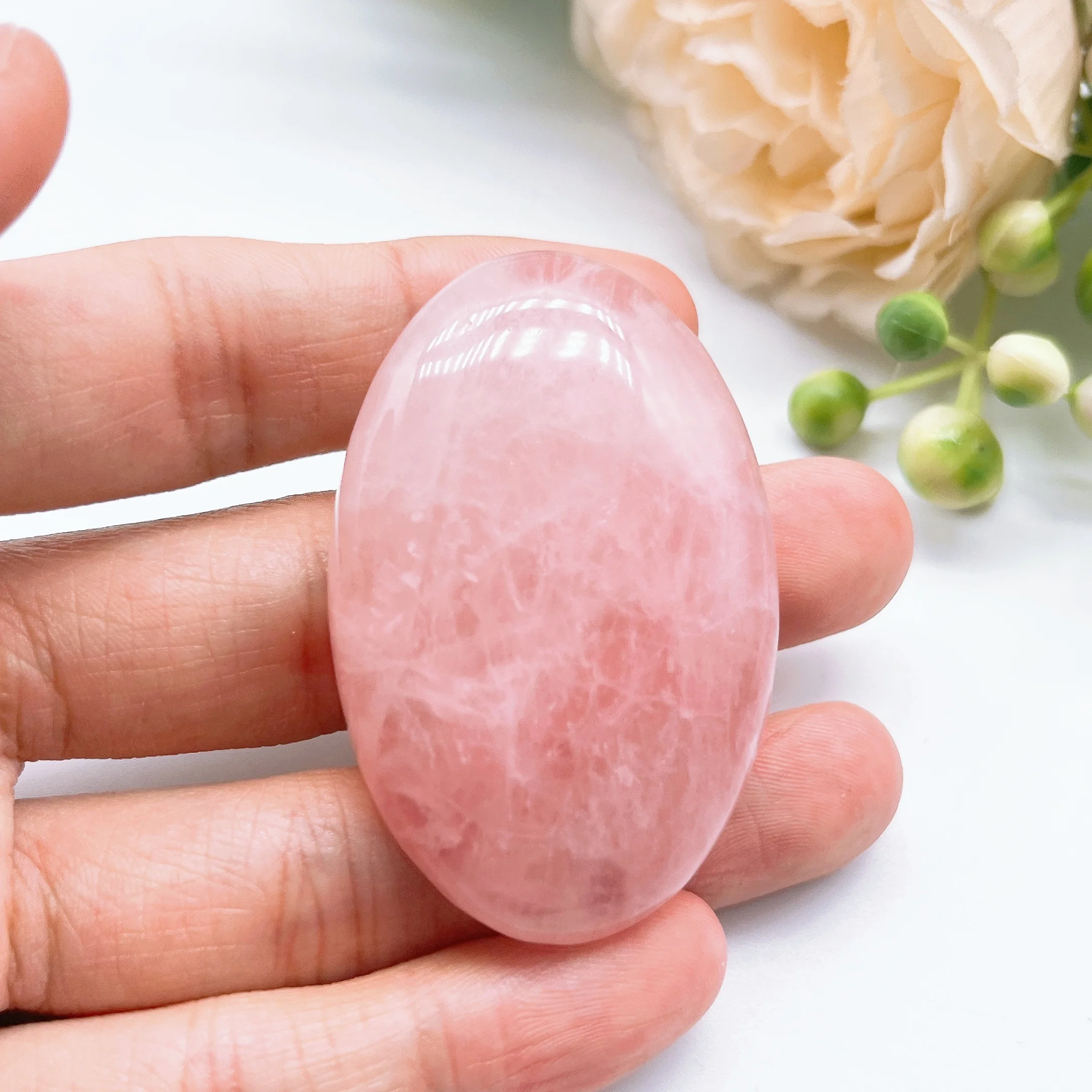 

Розовый кварц карманный камень