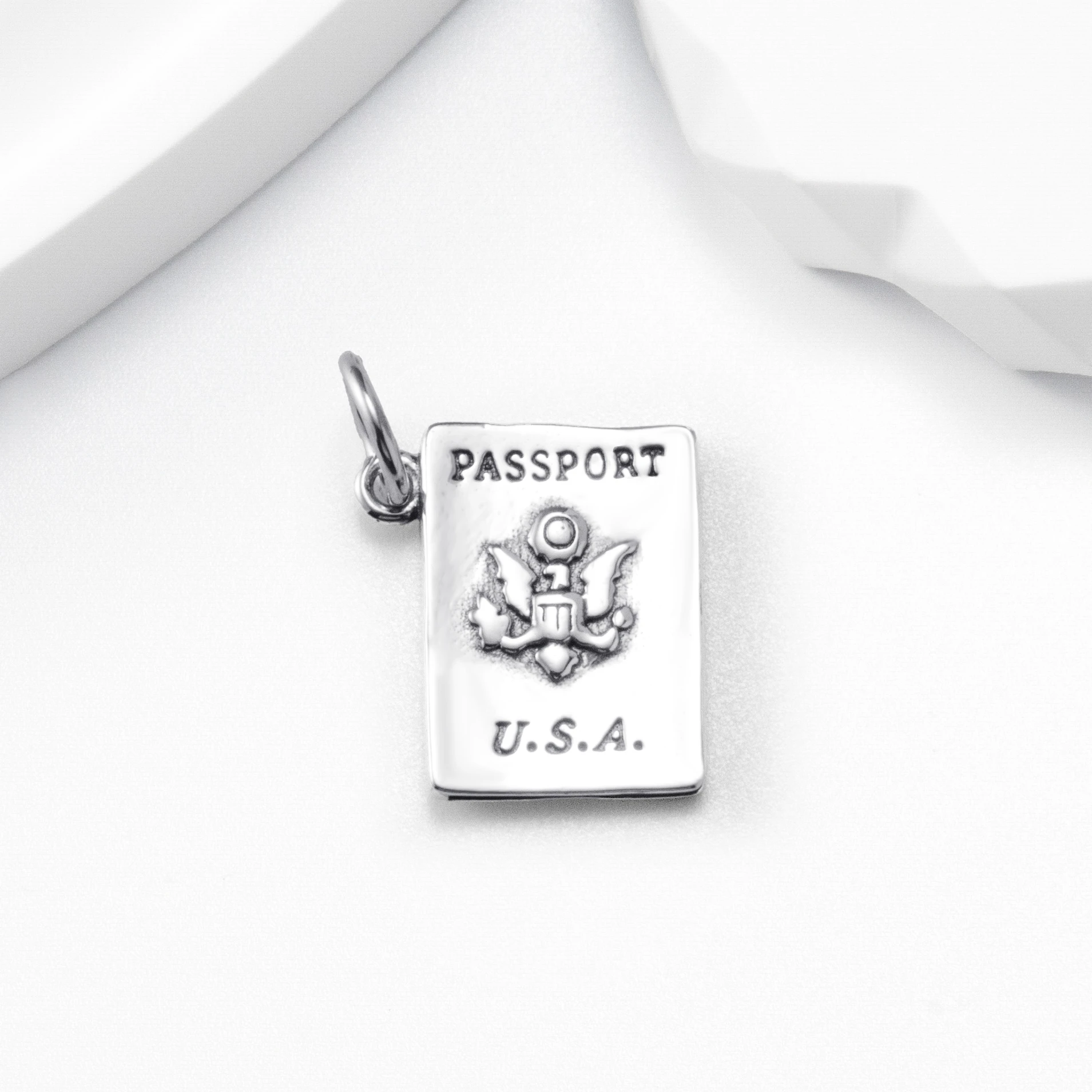 Фото Подвеска-шарм James Avery Passport из серебра 925 пробы №3
