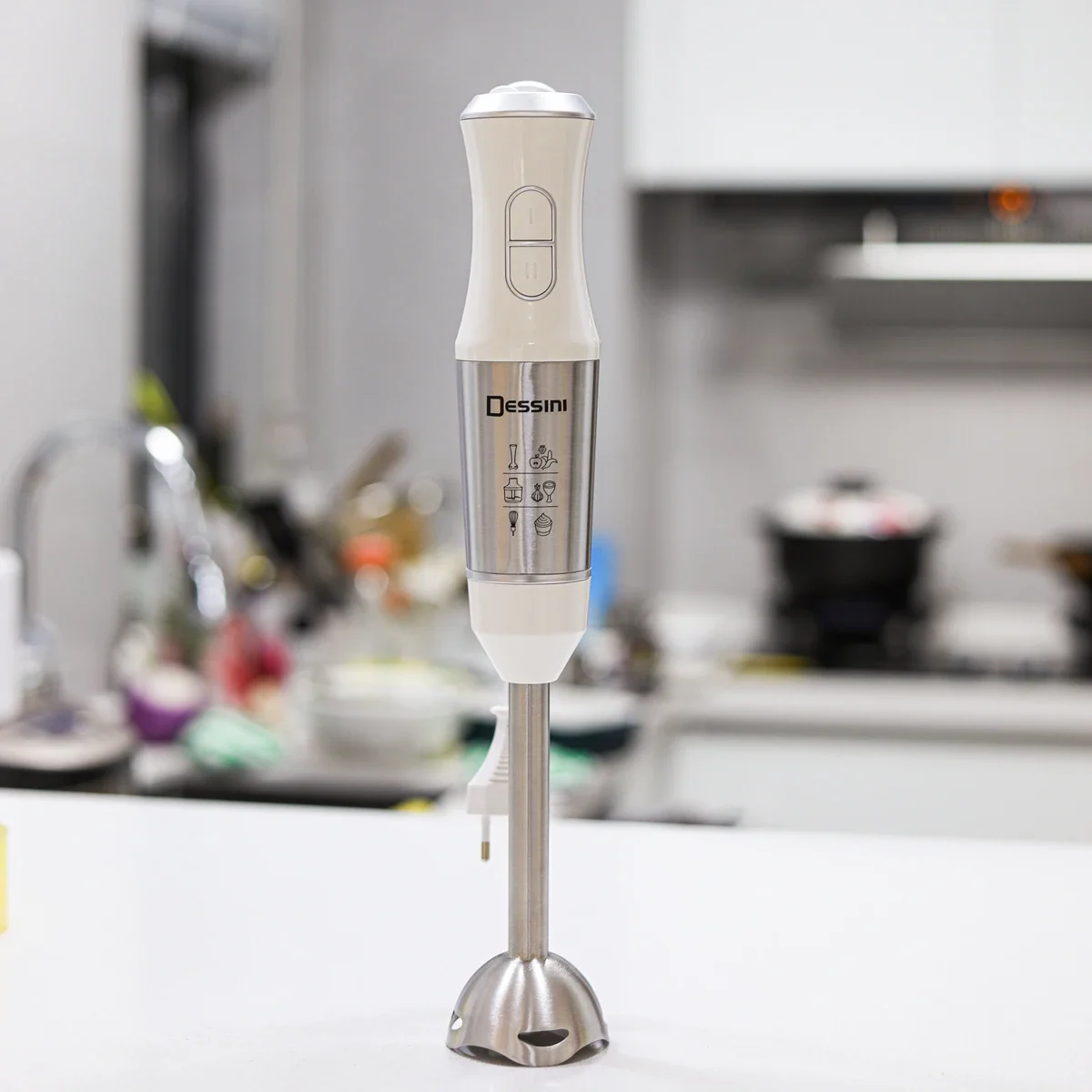 Электрический смеситель с ручкой и ножом для мяса