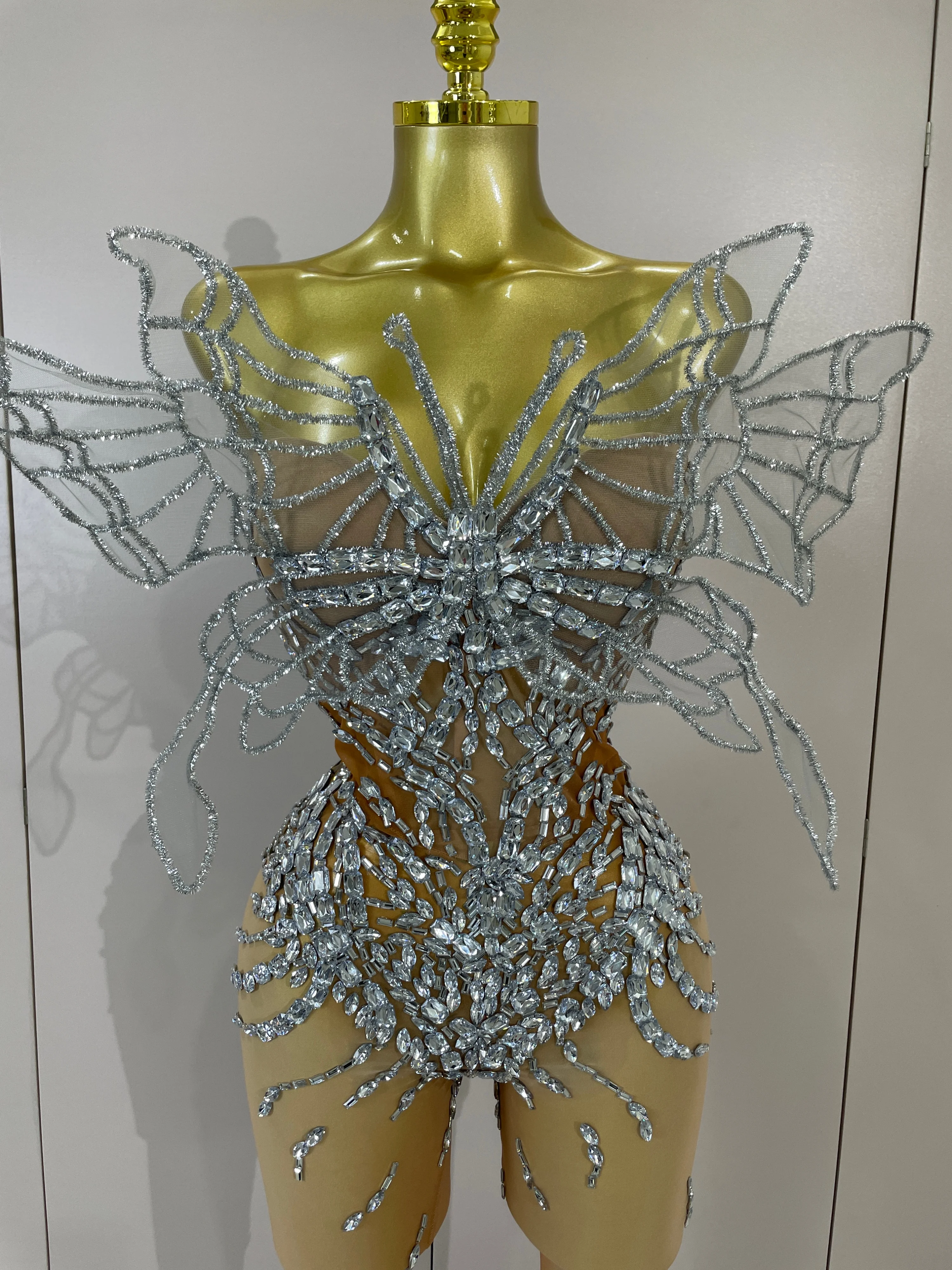 Фото Сексуальный 3D-комбинезон с бабочками, без бретелек, из прозрачной сетки, с блестящими серебряными стразами, для вечеринок, дней рождения, баров, ночных клубов, сценических выступлений №5