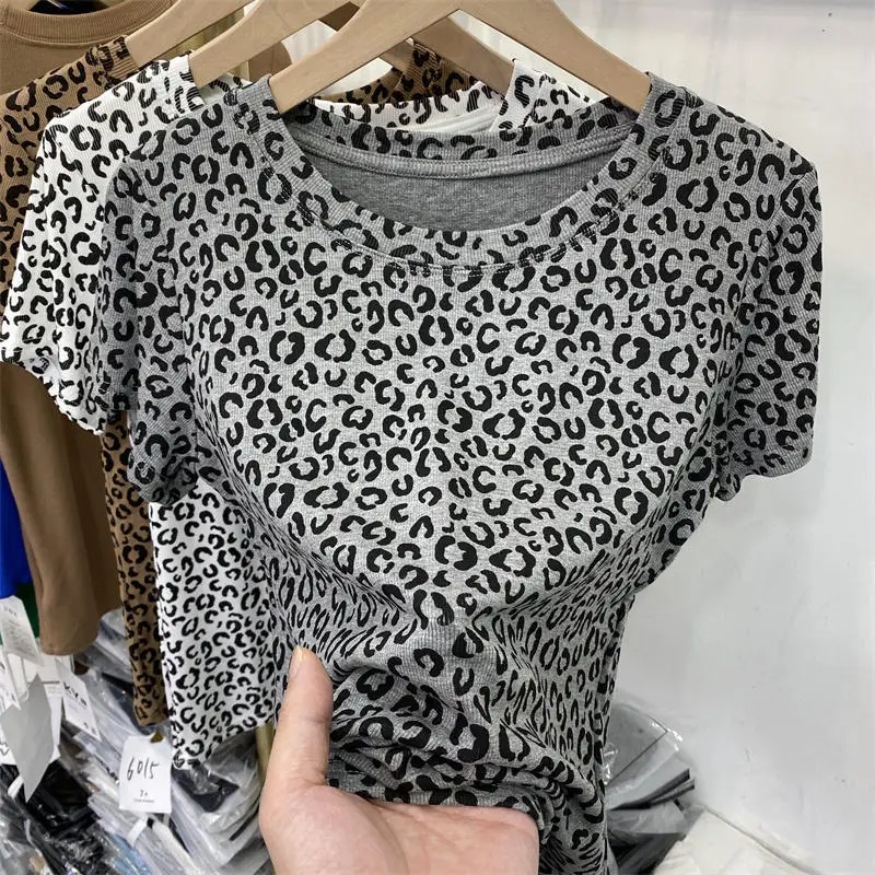 

Классические винтажные Мини-футболки цвета хаки с леопардовым принтом, облегающие пикантные офисные женские базовые футболки больших размеров 2XL, 2022, Корейская брендовая мода на лето