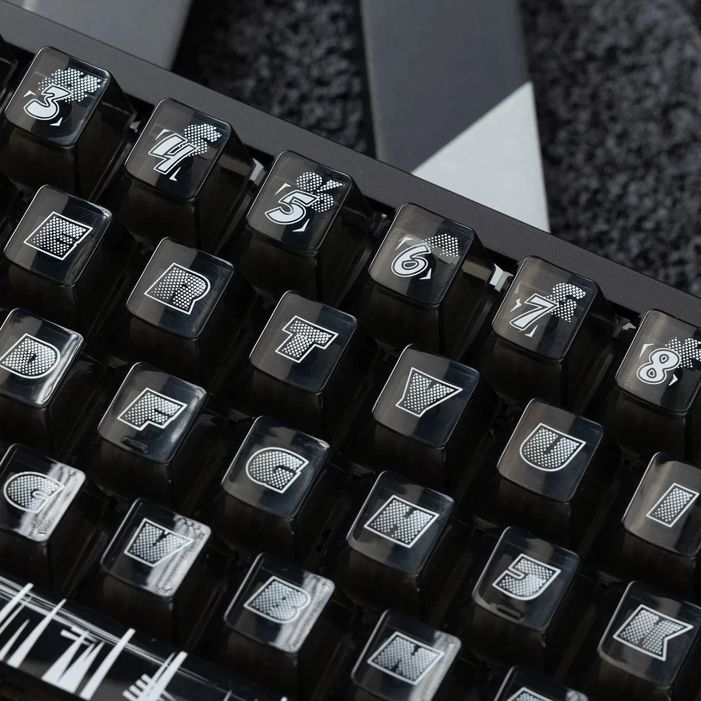 Фото Клавиши KBDfans Flash Black Transparent 60% ABS Shine-Through OEM UV с магнитными переключателями для механической клавиатуры Wooting №4