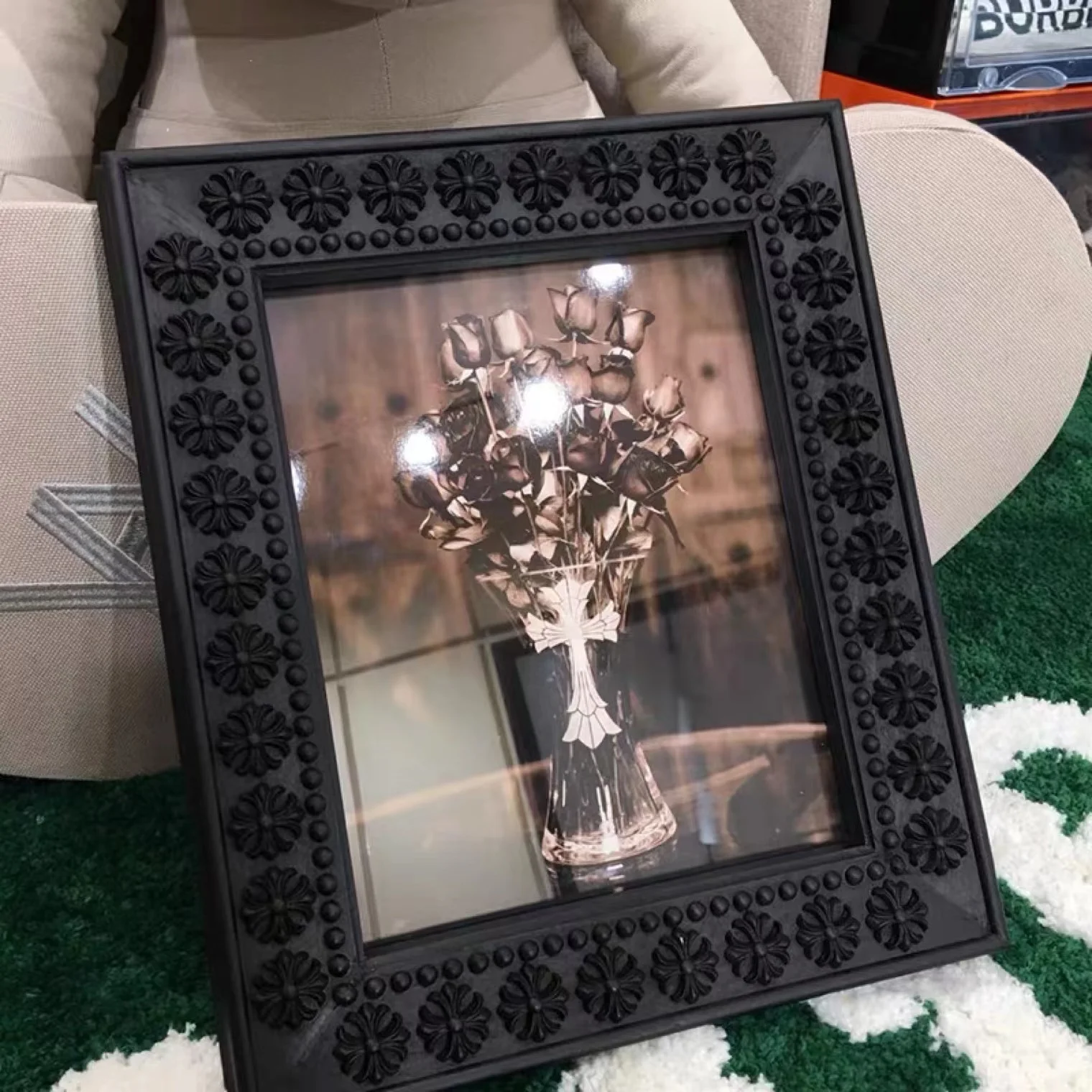 

Trendy dark style cross embossed photo frame table solid wood decoration European retro decorative picture frame