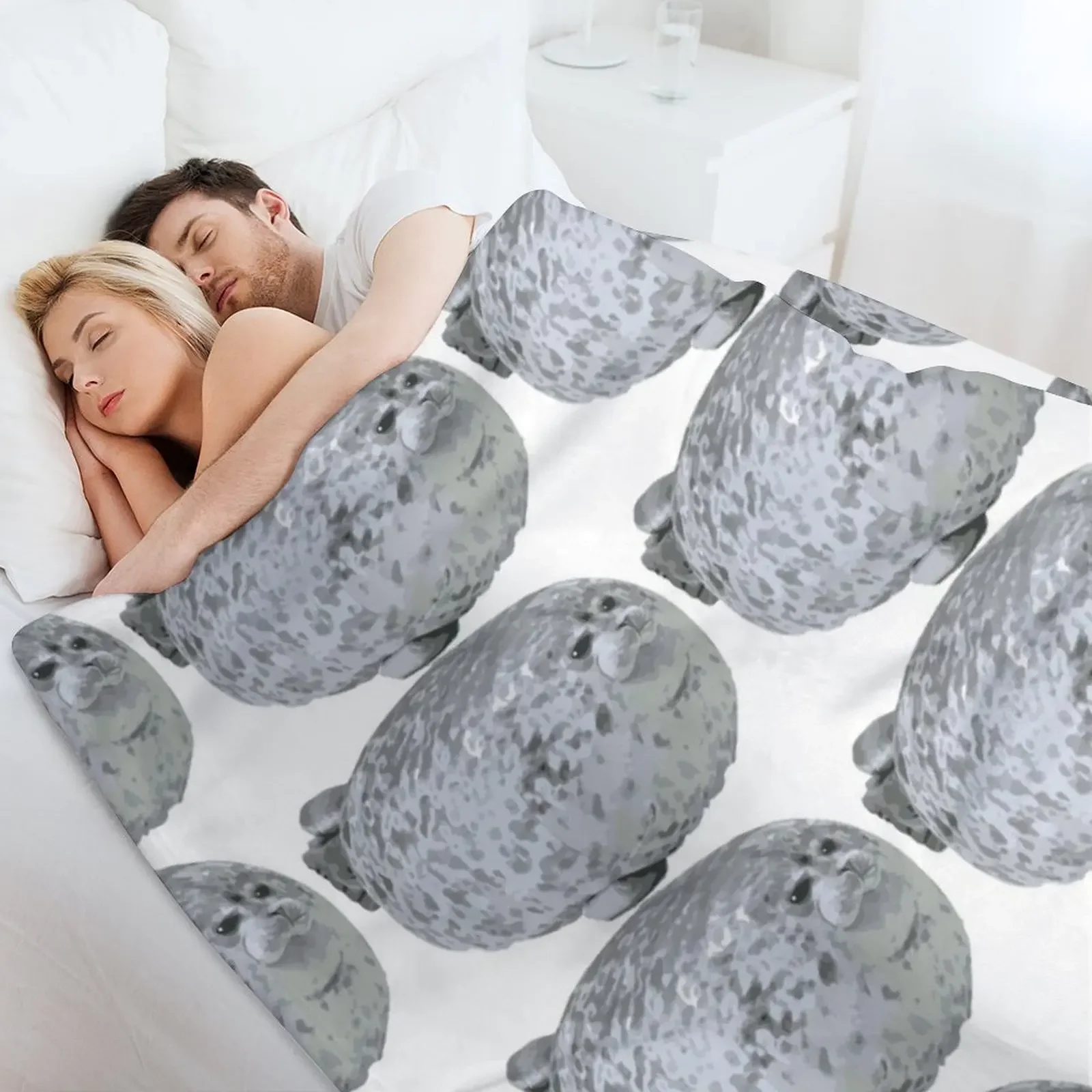 Теплое одеяло Chonky Seal Plush