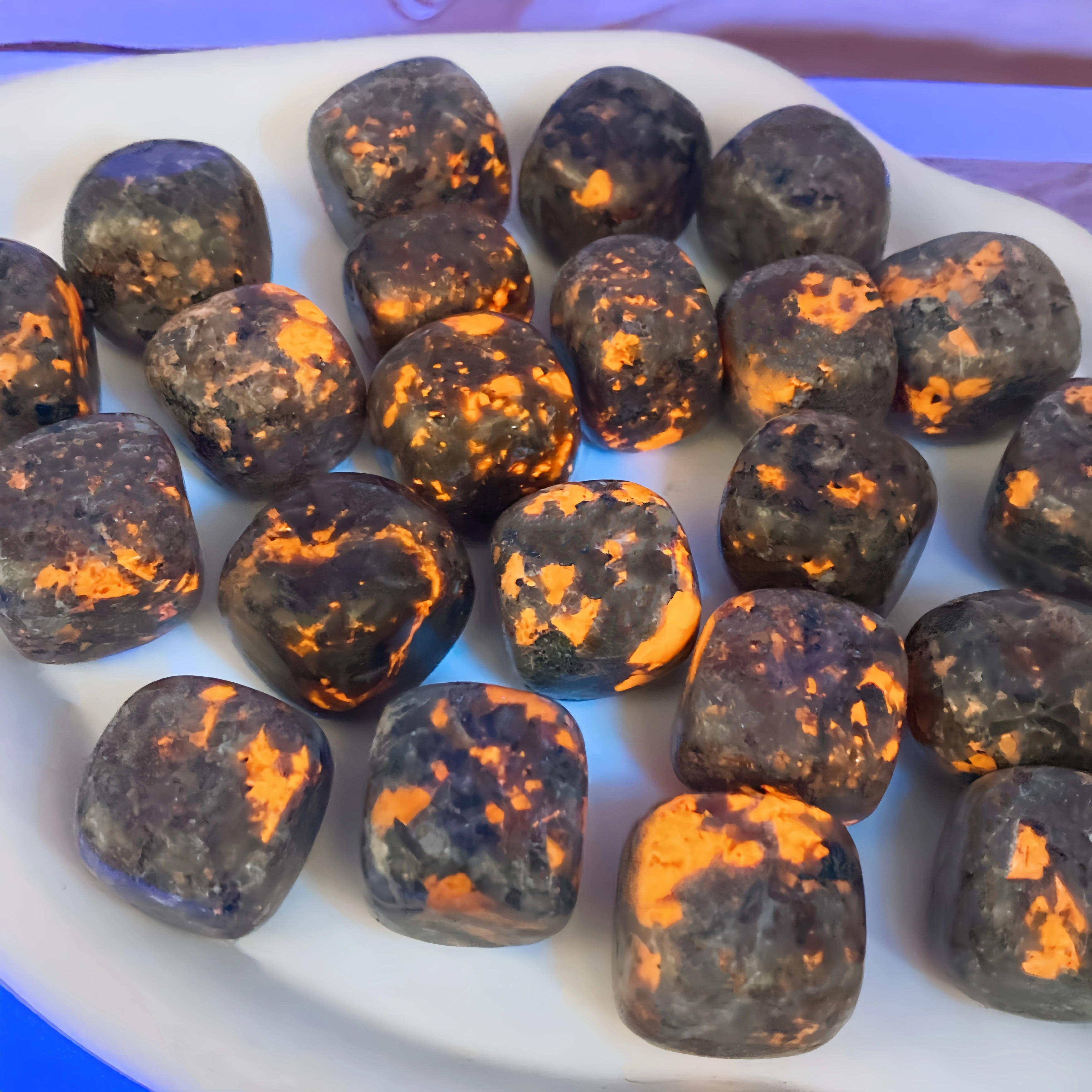 

Флуоресцентный кристаллы Yooperlite
