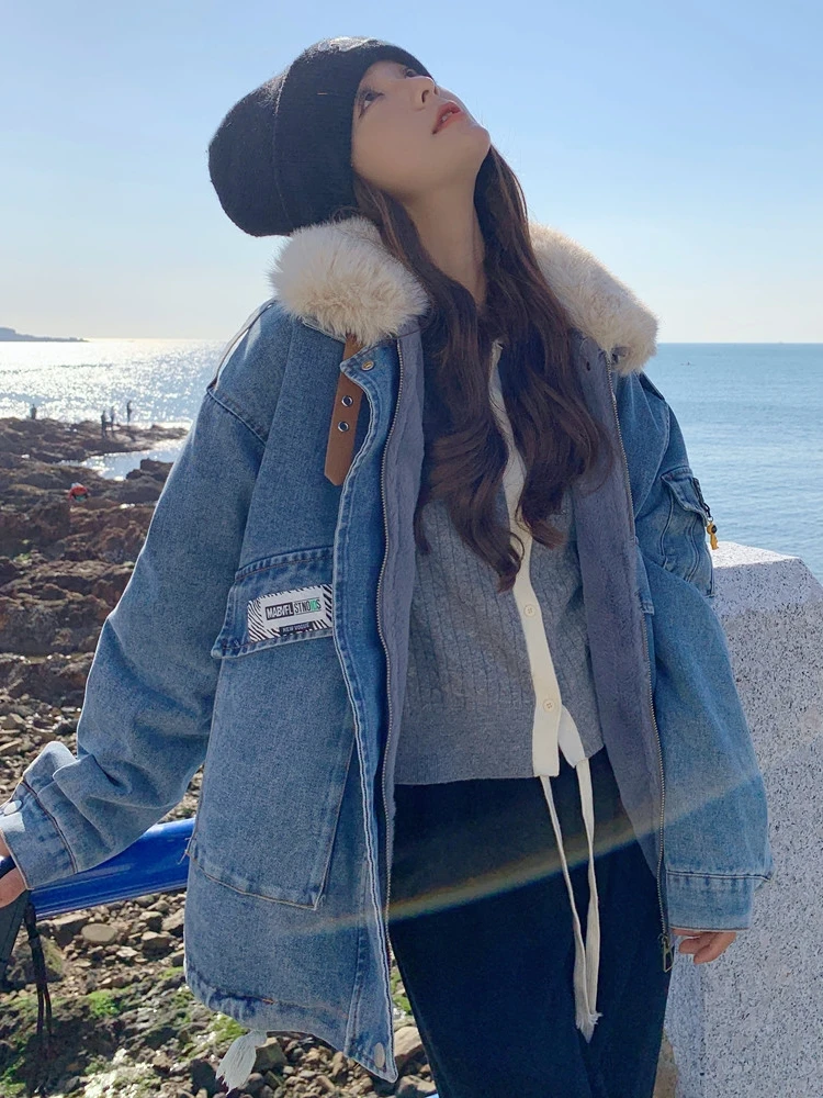 Короткая джинсовая куртка на флисовой подкладке с хлопковой подкладкой женская