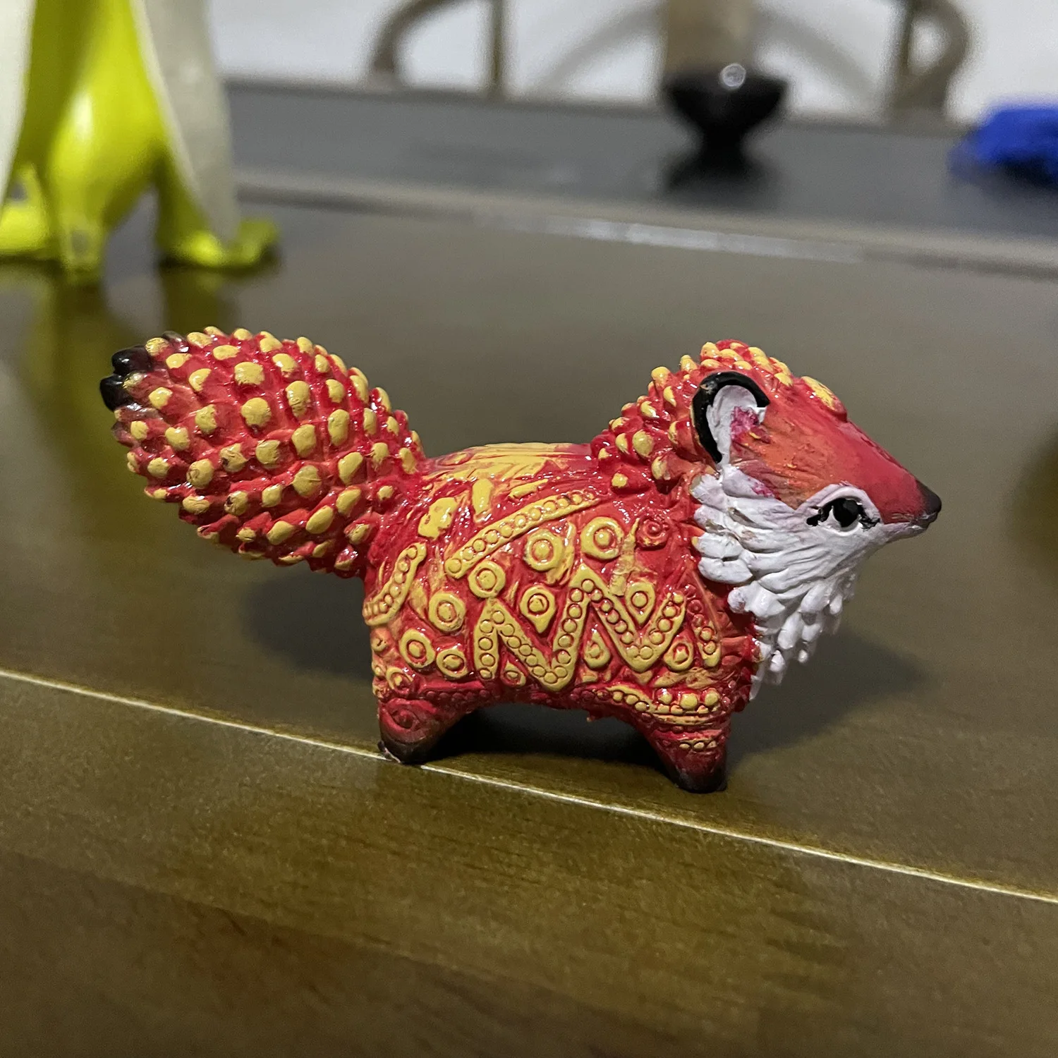 

Милая лиса из смолы