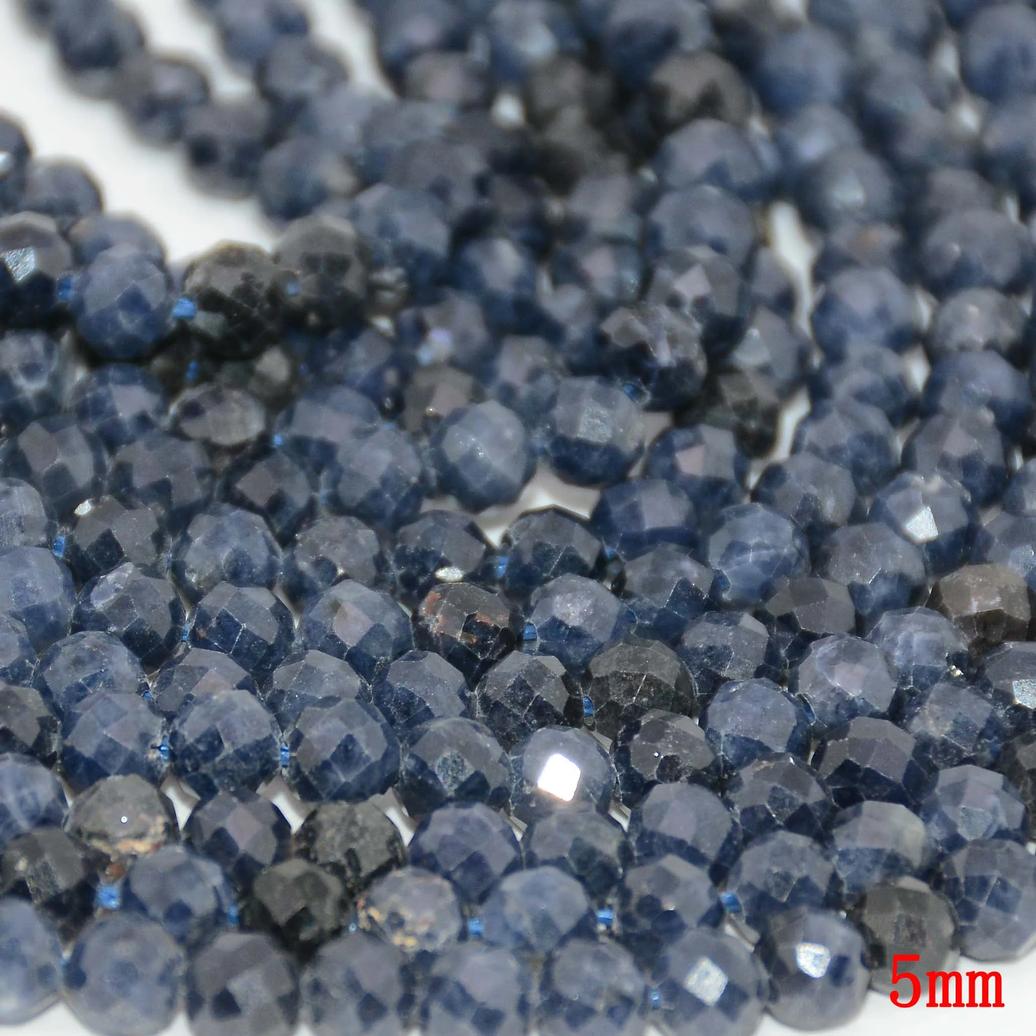 Натуральный сапфир с дефектами граненые круглые бусины 3 мм/5 мм-Место