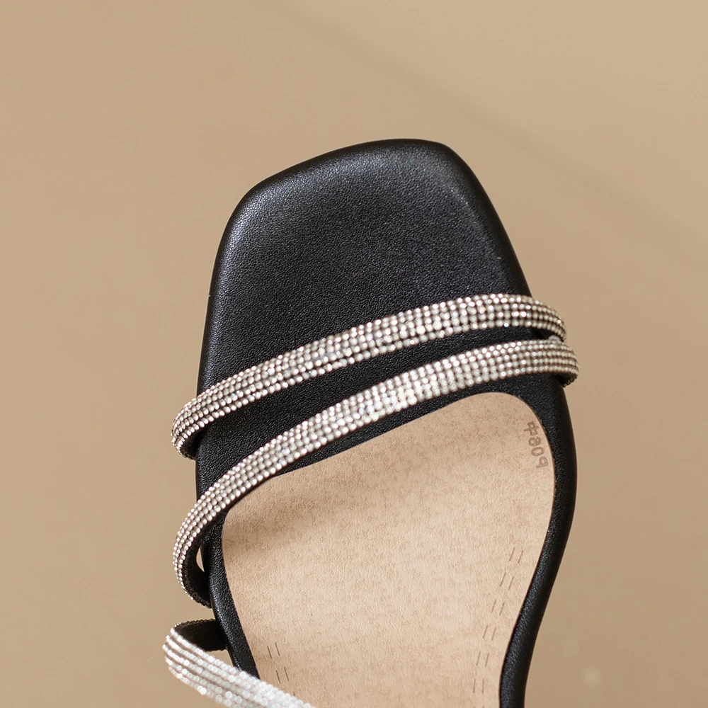 Женские свадебные босоножки на массивном каблуке черные или белые больших