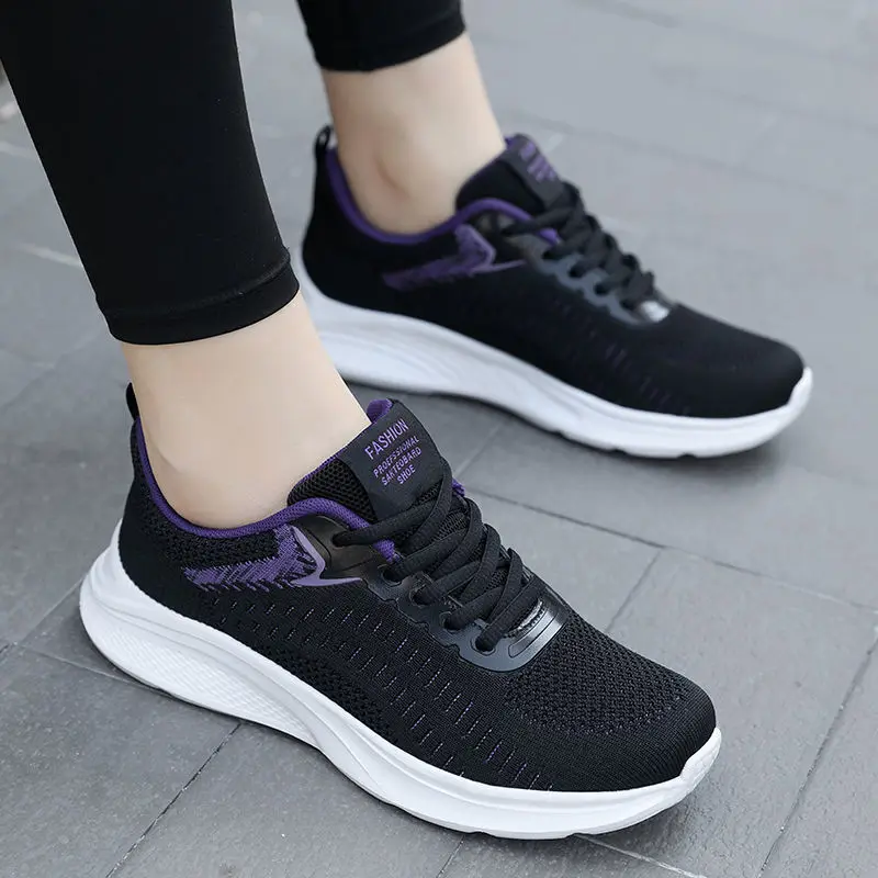 2023 New Women's Sports Shoes Spring Breathable Non slip Lightweight Running Shoes Soft Sole Large Fashion Mom Casual Shoes