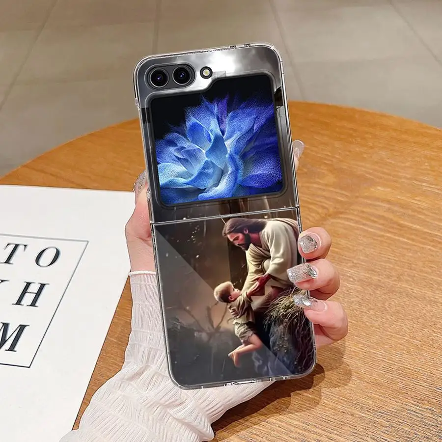 Фото Чехол для Samsung Galaxy Z Flip 8, Z Flip 7, 6, 5, 4, 3, Flip6, Flip4, Flip3, Flip7 FE, Flip5 с изображением распятия на высокой готке №1