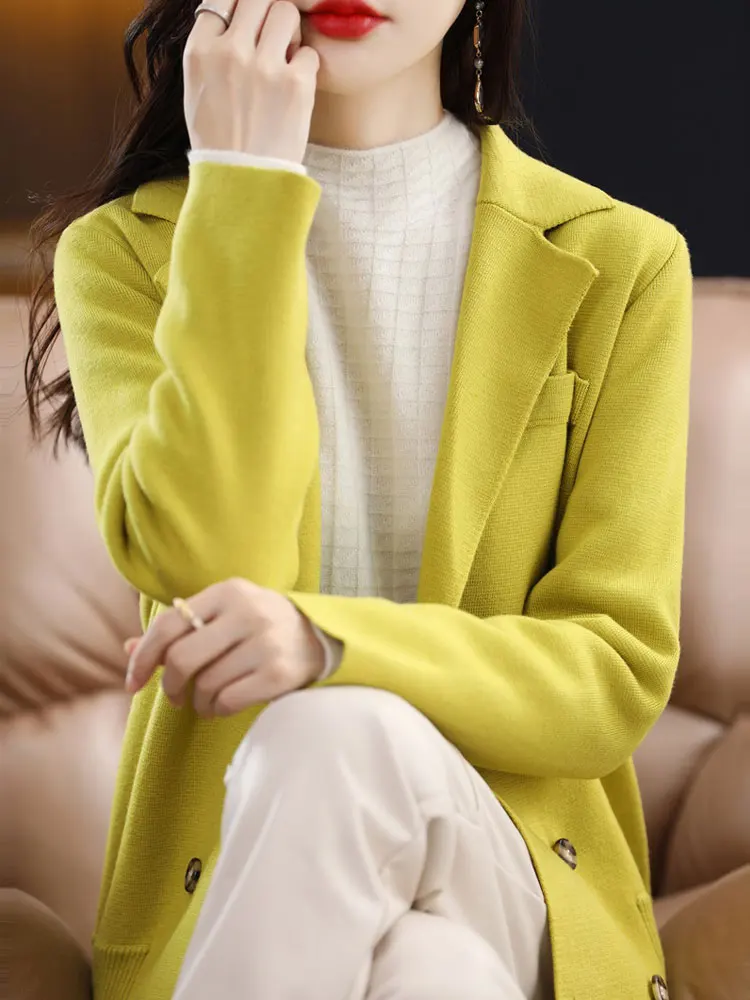 Рисунок 5 - Женская осенне-зимняя трикотажная