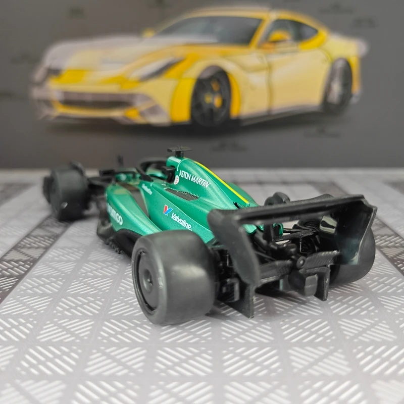 Фото Симулятор гонок Формулы-1 Aston Martin в масштабе 1:32 #   Модель автомобиля из сплава 14-го класса, подходит для коллекции и может быть подарен другу. №4