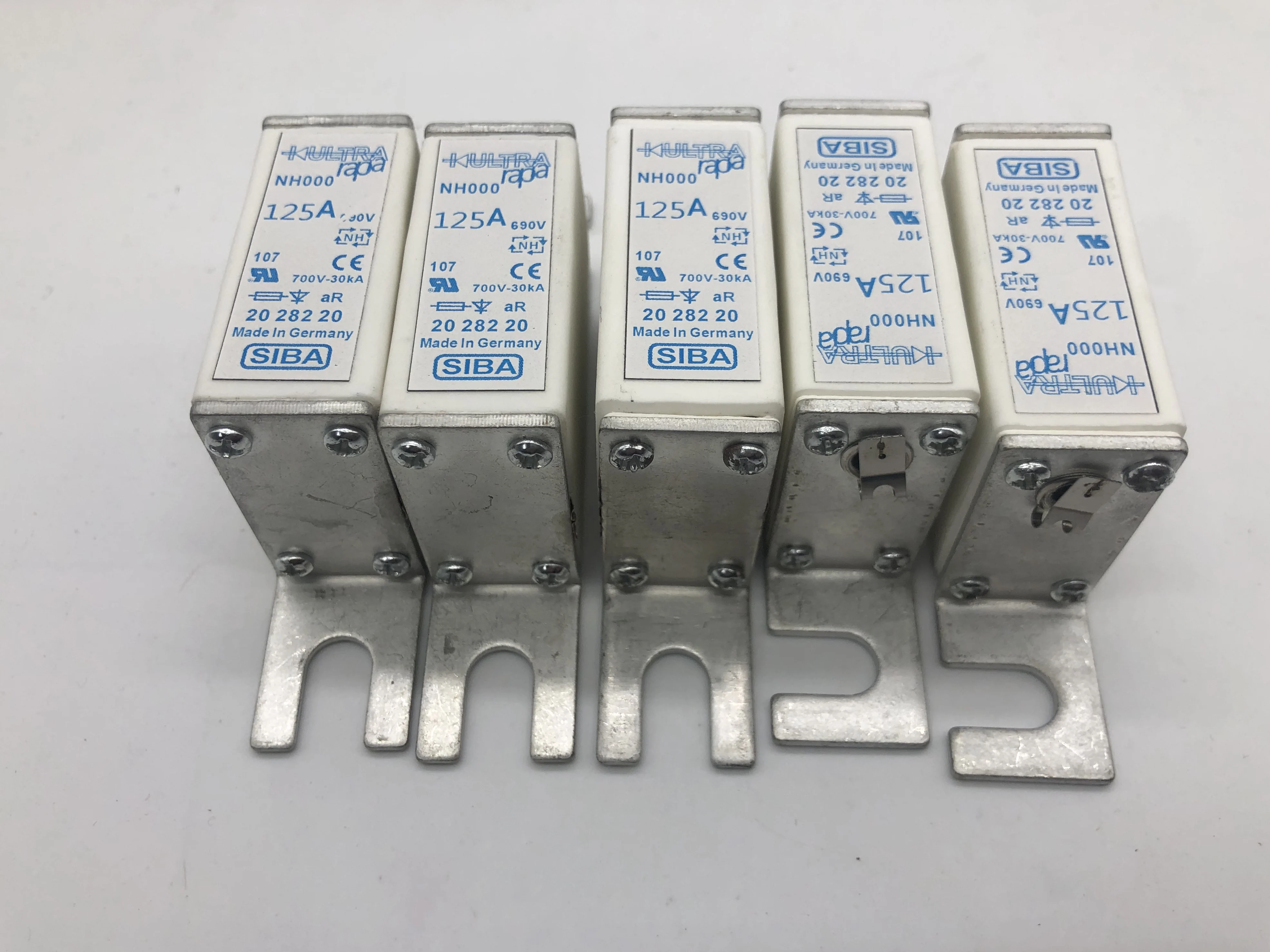 

Fusibles: NH000 690 A 700V/2028220 V 690/NH000 125A 2028220 V 690/NH000 160A 200A 2028220 V 690/NH000 250A 2028220 V