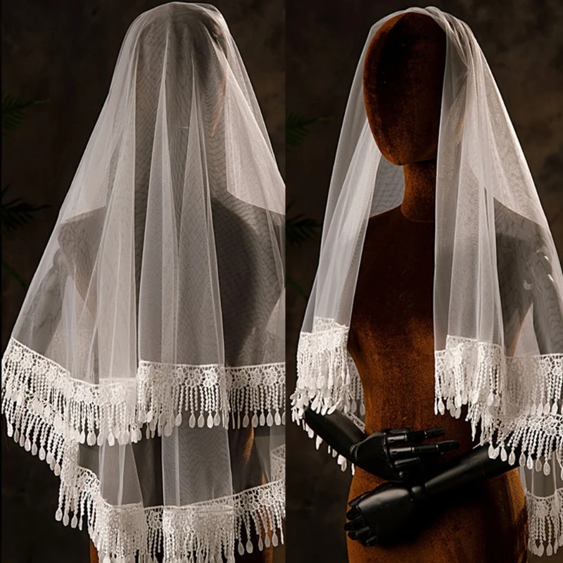 Фата свадебная без гребня однослойная Изящная кружевная с бахромой и