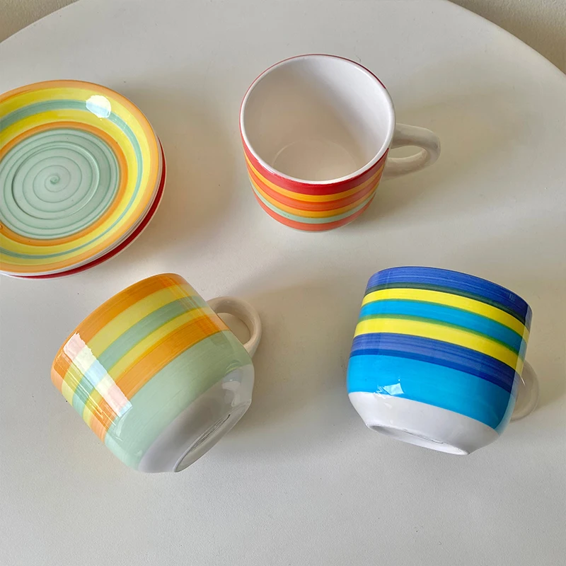 Набор разноцветных тарелок для молока в полоску 350 мл