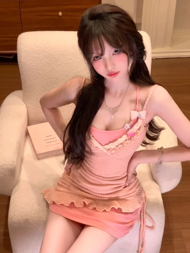 Женский летний костюм-двойка на тонких бретелях в стиле мори