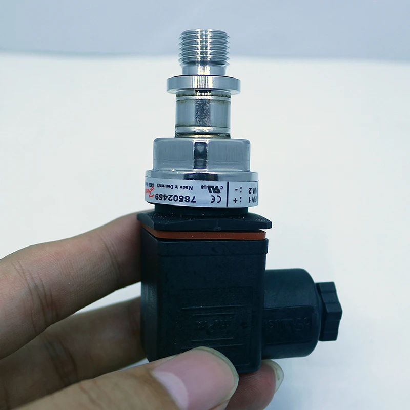 Датчик давления MBS1900 064G6586 danfossil S новый оригинальный гарантия один год