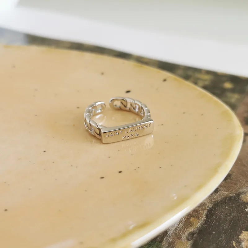 Рисунок 3 - Женское кольцо с буквами на английском языке