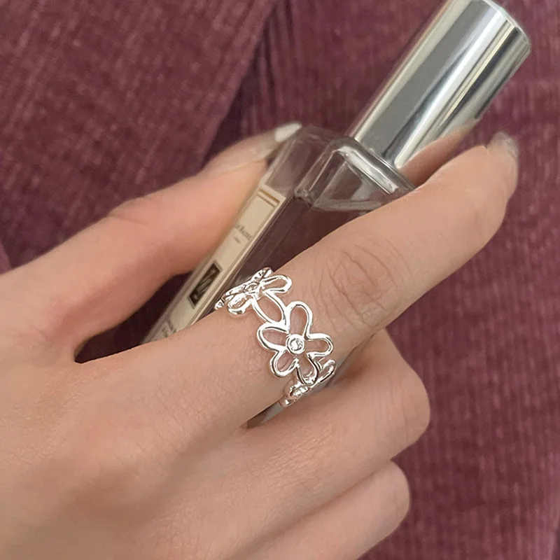 

Hollowed-out small flower ring female cool fashion design opening adjustment