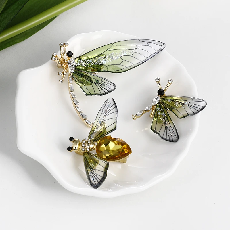 Женская Винтажная брошь с кристаллами на выпускной |