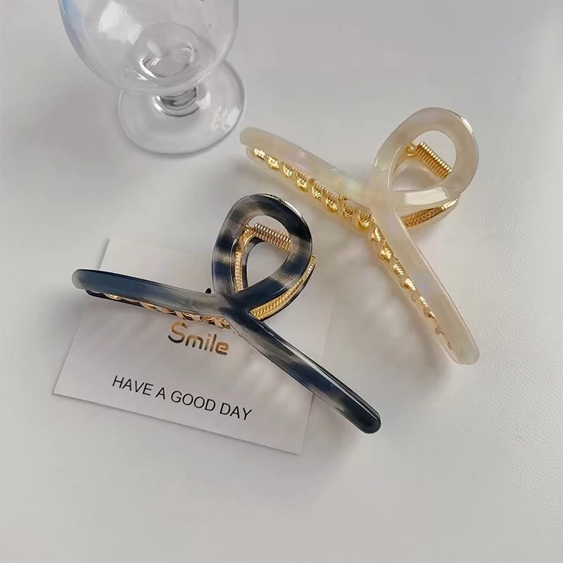 

Корейский темпераментный цветной большой металлический зажим для волос головной убор женские волосы модный тренд простой зажим для волос в виде акулы