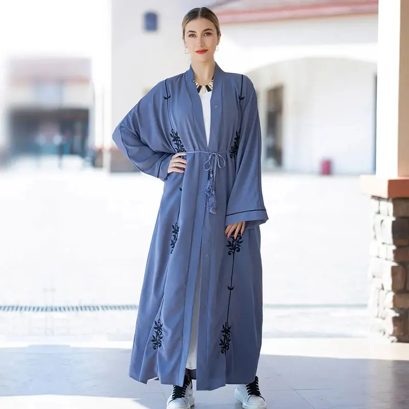 

Женское длинное платье с вышивкой и поясом, в мусульманском стиле