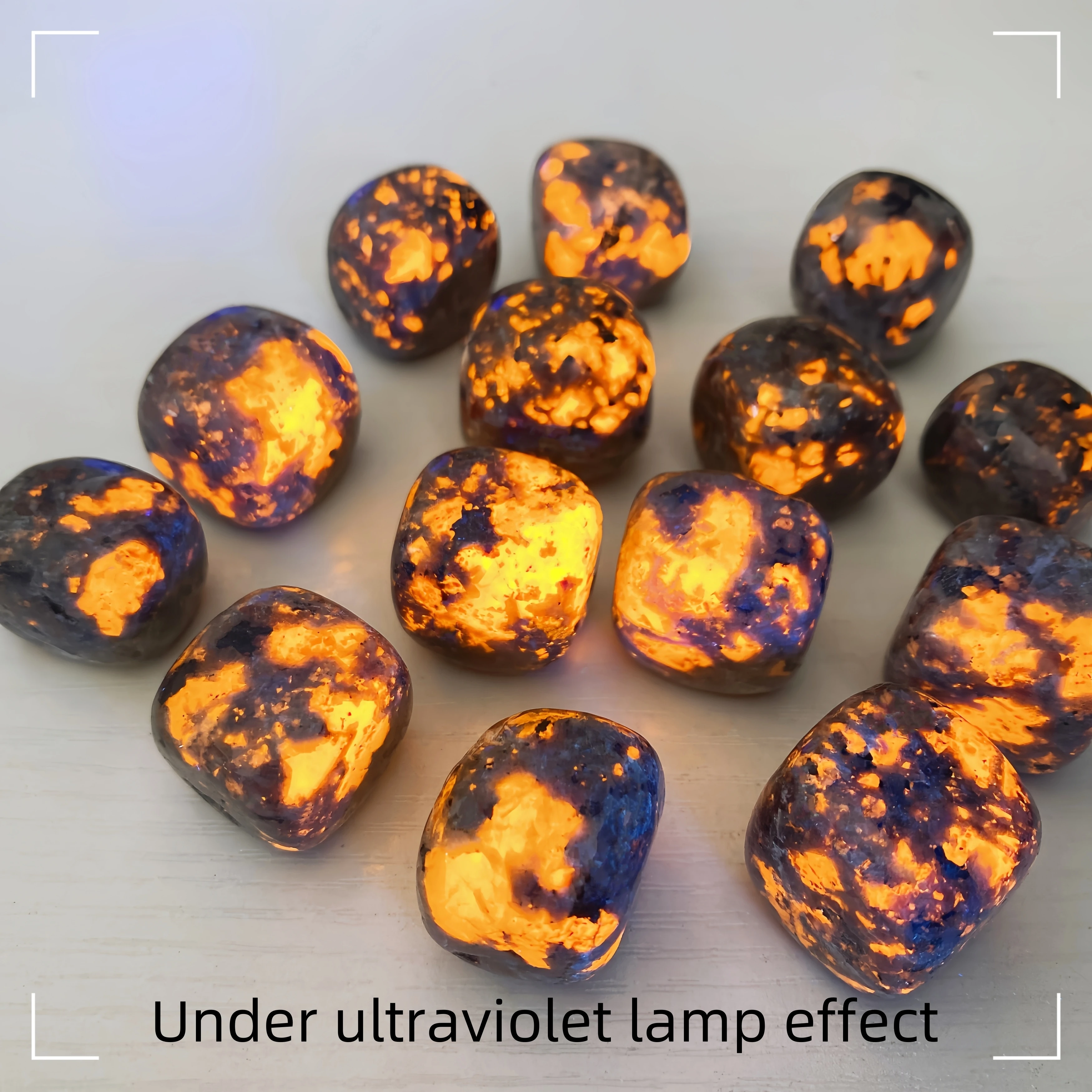 

Флуоресцентный природный Йопперлит камень 2-2,5 см